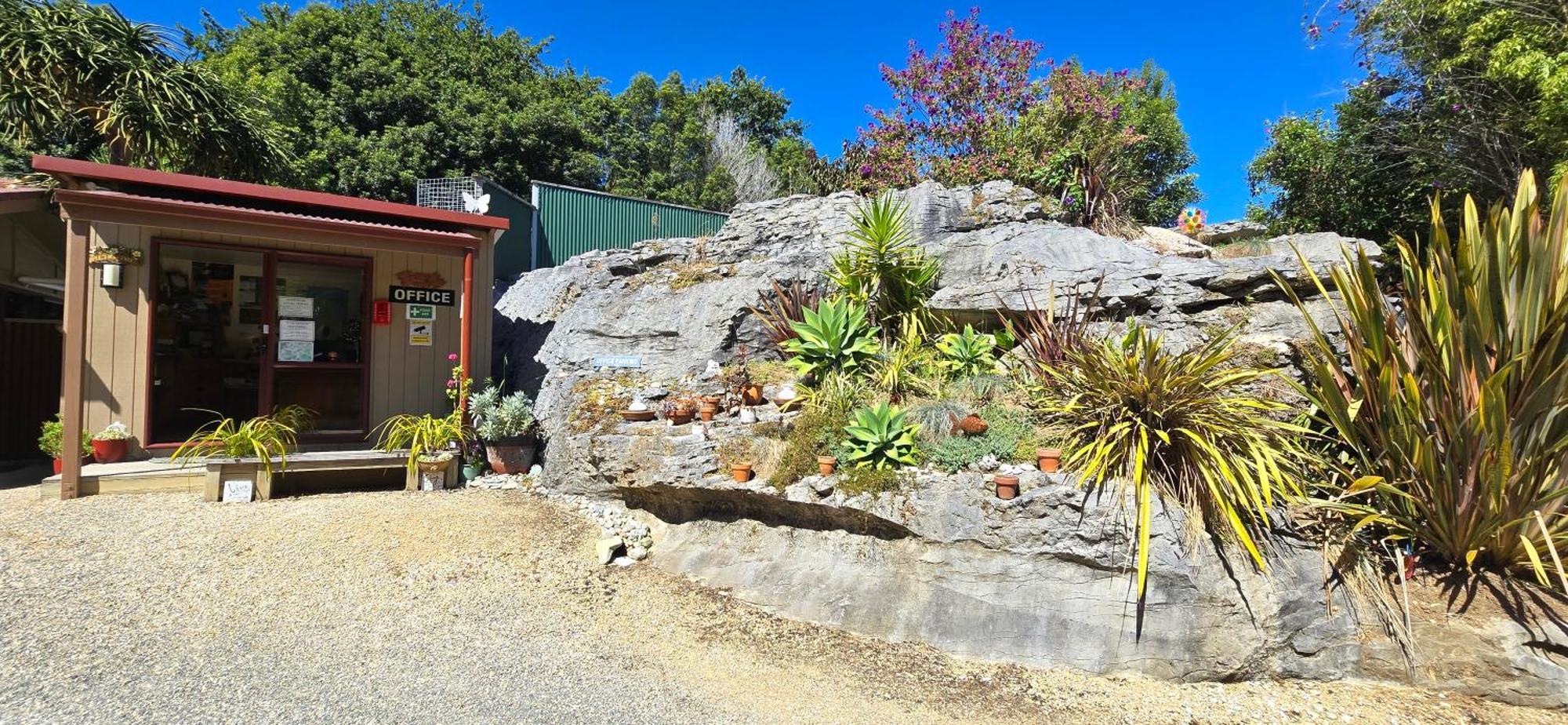 The Rocks Chalets Takaka Eksteriør bilde
